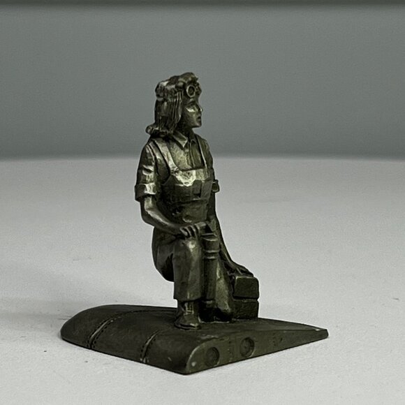 Franklin Mint Pewter Figurine "Giving Her All" 1938-1947 Collectible From 1980 - Picture 2 of 9